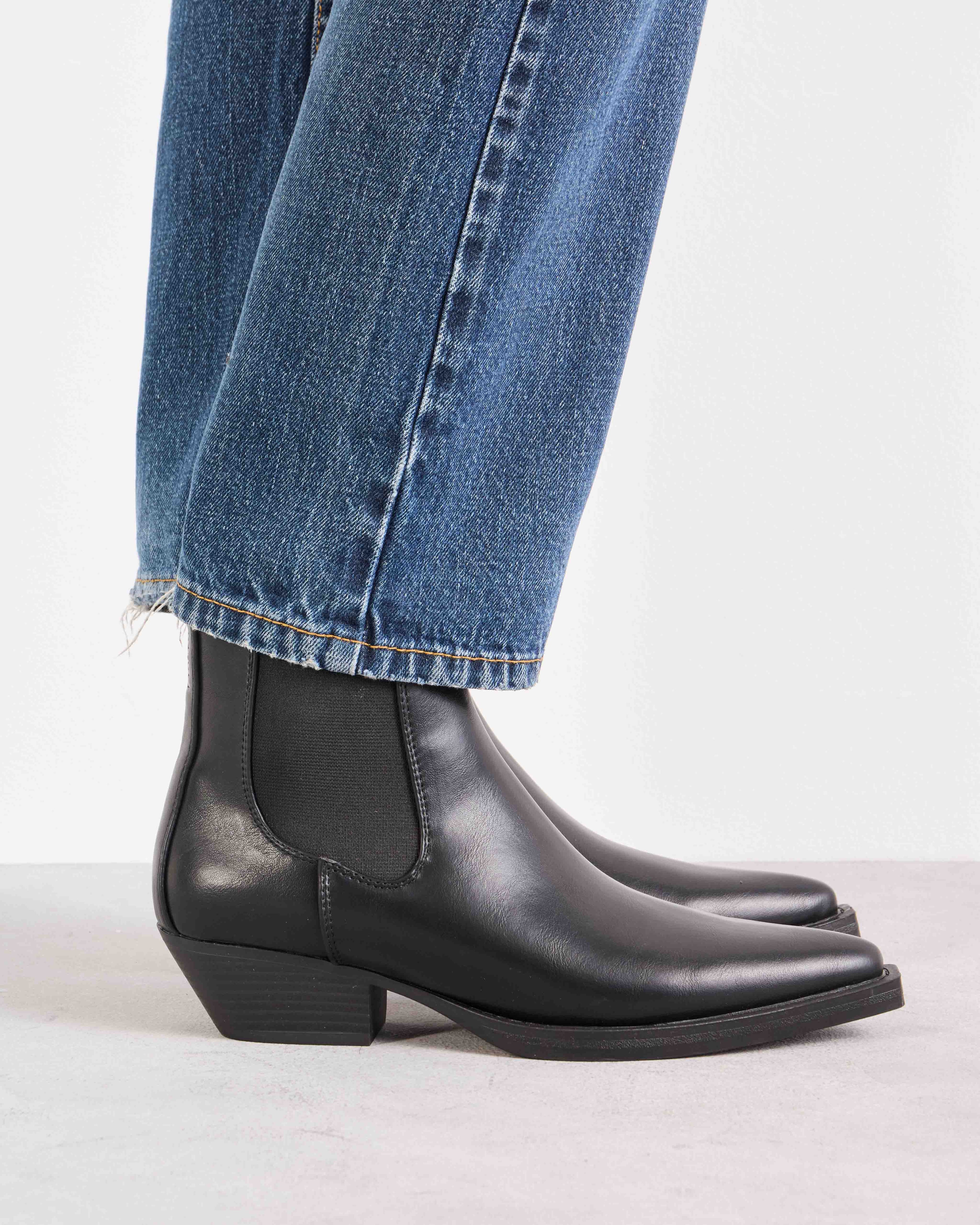 Bota caña baja Jolene en efecto cuero