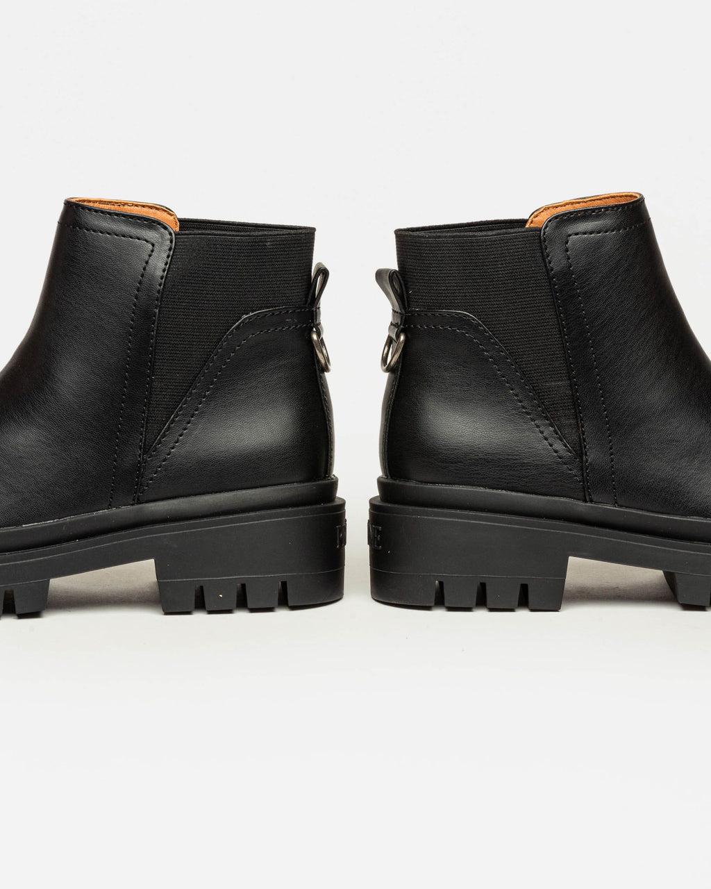 Bota caña baja Scott en efecto cuero