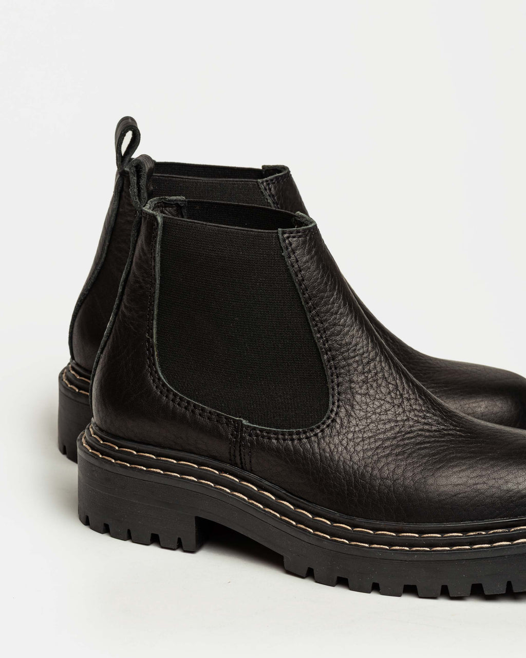 Bota caña media Liverpool en cuero graneado