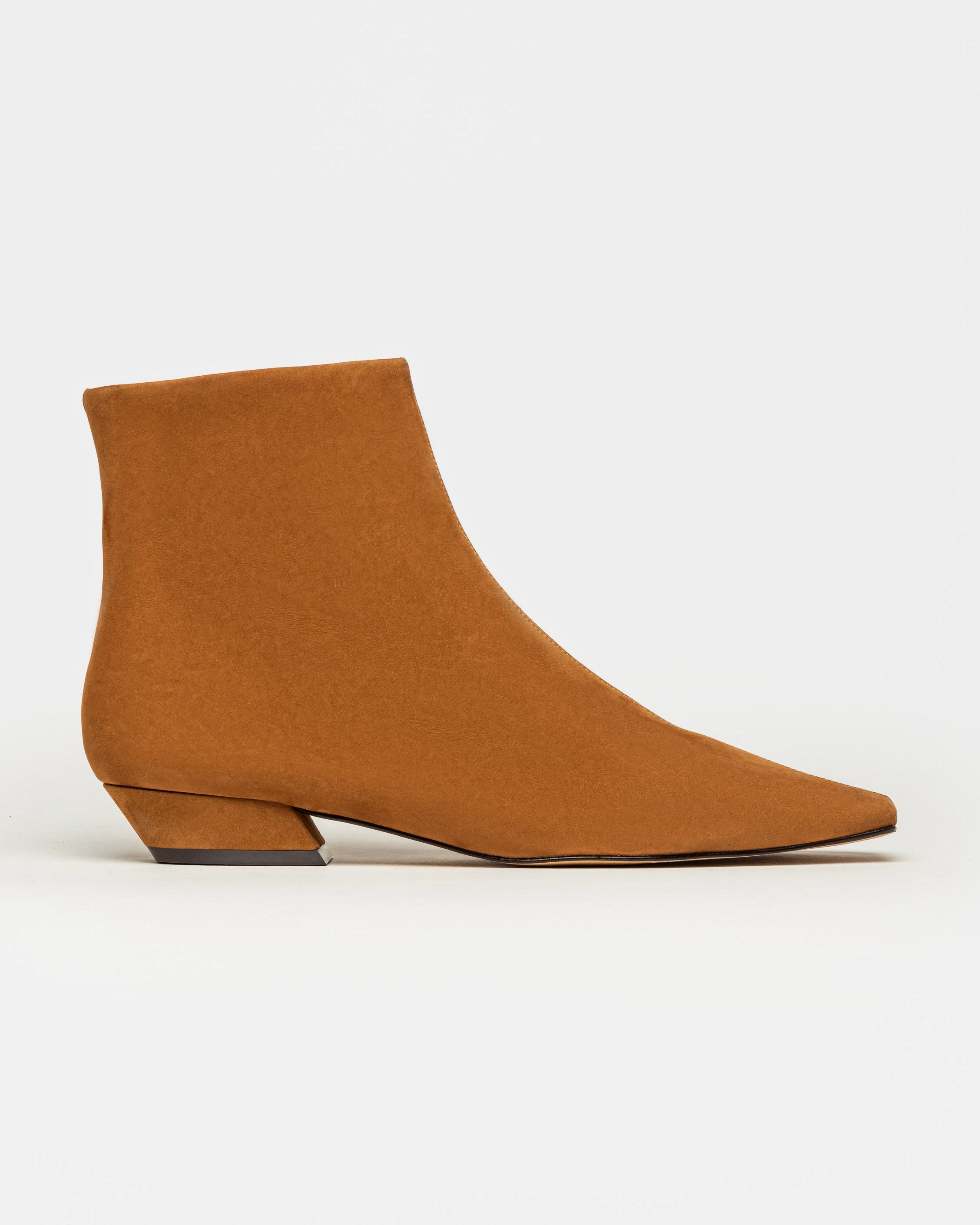 Bota caña baja Ronnie en cuero nobuk