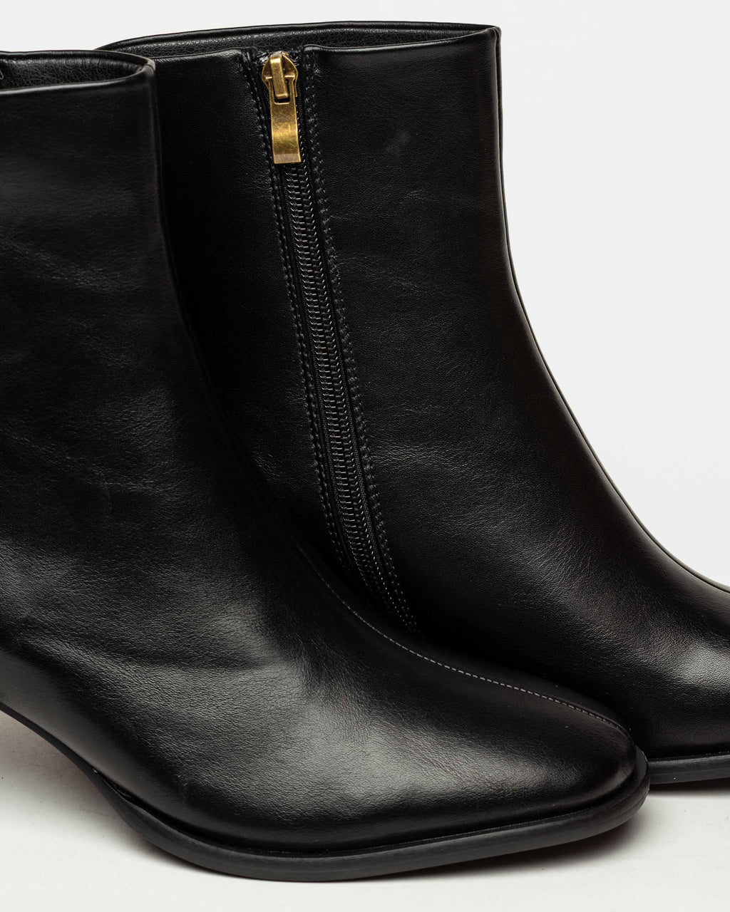 Bota caña media Lucien en efecto cuero