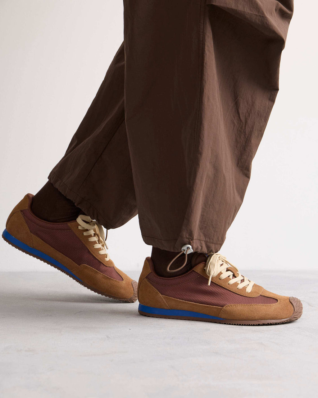 Sneaker Row en cuero y textil