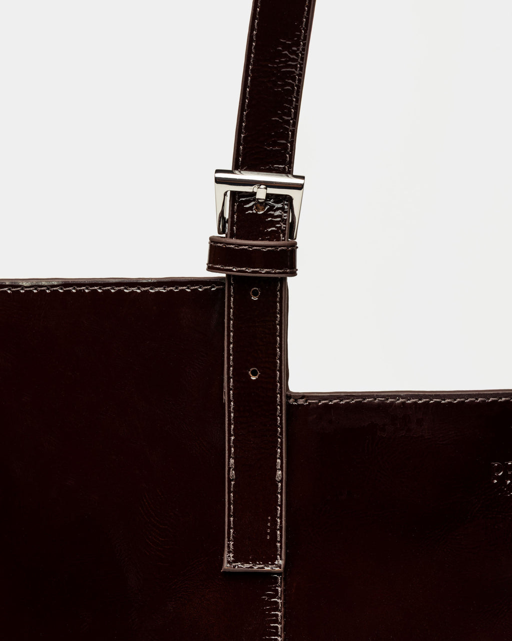 Bolso The Icon en cuero charol arrugado