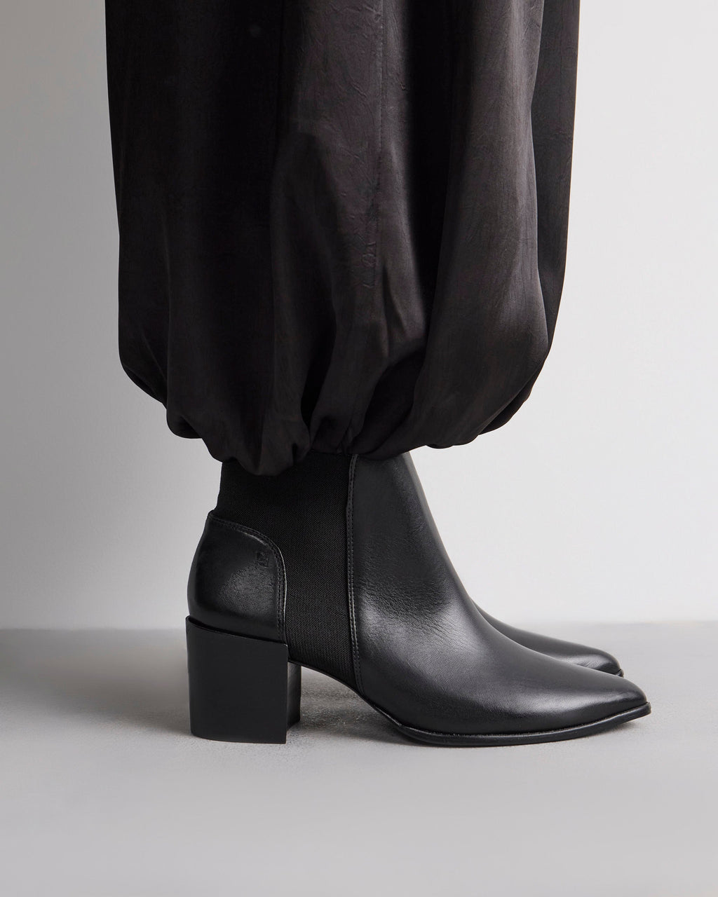 Bota caña baja June en cuero liso